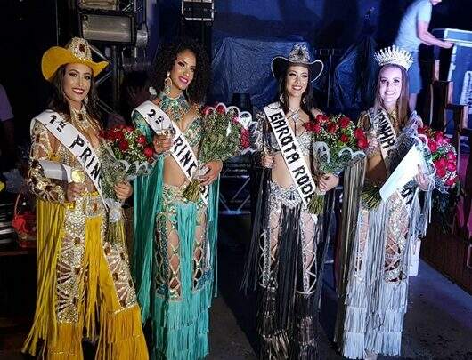 UniFSP premia Rainha da Expofar, com bolsa de estudos!!!