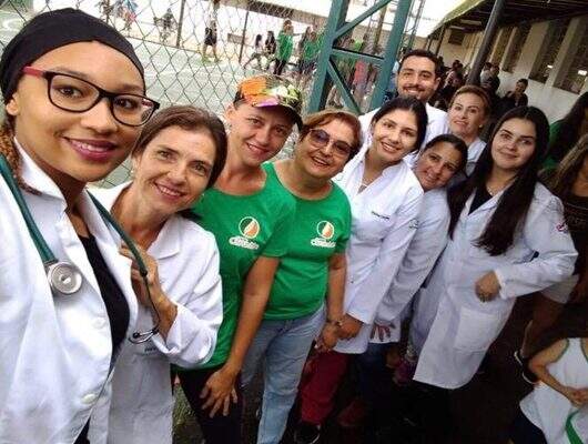Alunos de Enfermagem dão apoio a passeio ciclístico em Avaré