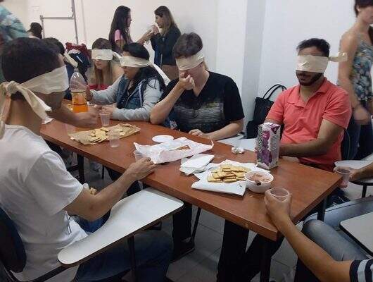 “Sentindo na pele”: alunos conhecem, na prática, a realidade de um deficiente visual