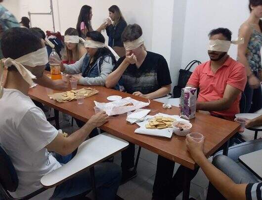 “Sentindo na pele”: alunos conhecem, na prática, a realidade de um deficiente visual
