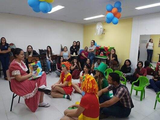 Dia Nacional do Livro Infantil: alunos de Pedagogia homenageiam Monteiro Lobato