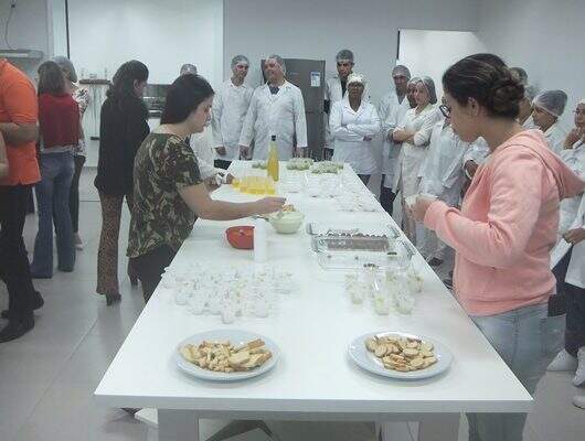 Nutrição e Gastronomia se juntam em visita técnica de Etec à UniFSP