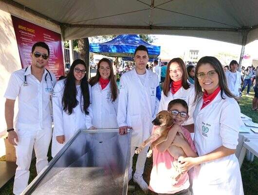 Alunos do curso de Medicina Veterinária da UniFSP participam “Cãopanheiro” 2019